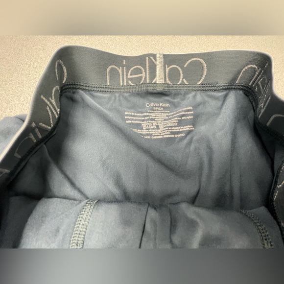 Men's Calvin Klein Boxer Briefs Size S. - Picture 2 of 3